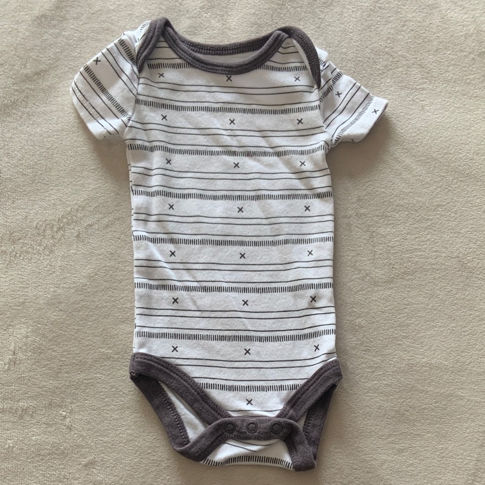 😊FREE😊 Koala Kids Gray and White Patterned Bodysuit size 0-3m